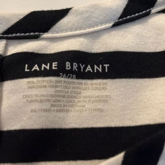 Lane Bryant black & white stripes short sleeves scoopneck split hemline SZ 26/28 - Picture 9 of 11